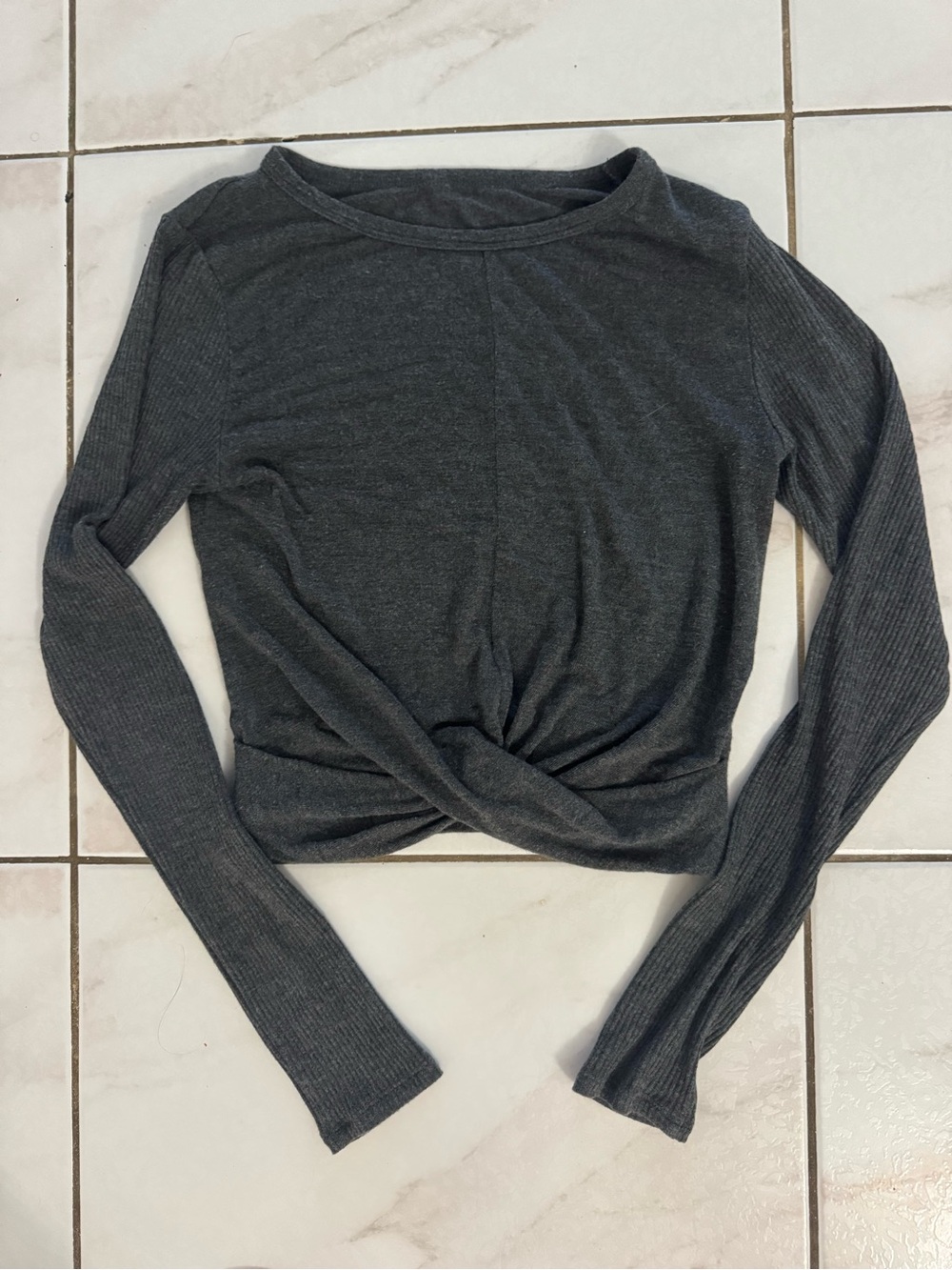 ALO Yoga Twist-Front Long Sleeve Top - Charcoal Gray